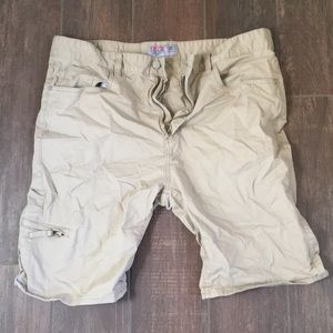 Izod khaki shorts